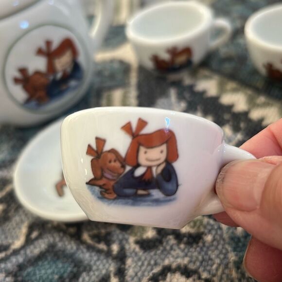 MADELINE Vintage Tea Set - Picture 2 of 5